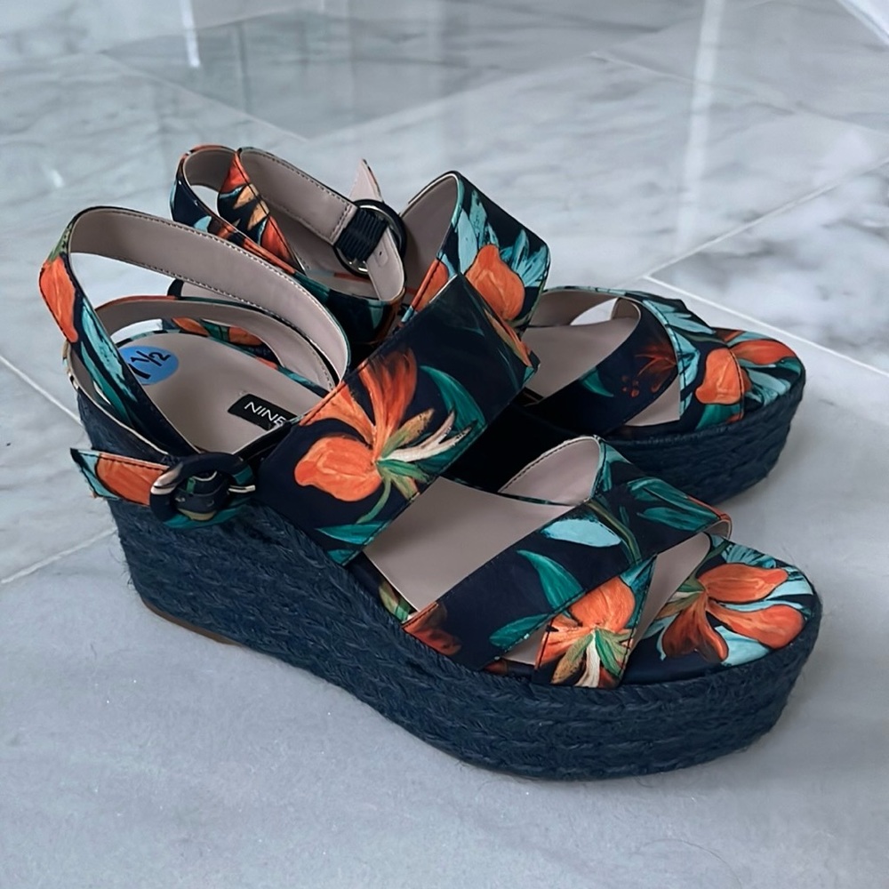 Nine West women’s summer wedges / platform sandals, tropical, size 7.5 (new)